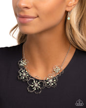 Load image into Gallery viewer, Paparazzi Wiry Wallflowers - Green