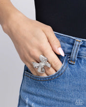 Load image into Gallery viewer, Paparazzi Sweetheart Souvenir - White