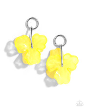Load image into Gallery viewer, Paparazzi Glassy Garden - Yellow
