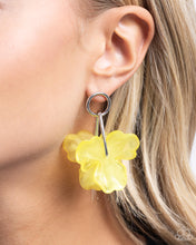 Load image into Gallery viewer, Paparazzi Glassy Garden - Yellow
