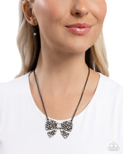 Load image into Gallery viewer, Paparazzi Bewitching Bow - Black

