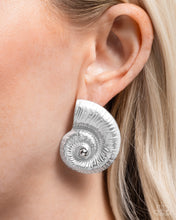 Load image into Gallery viewer, Paparazzi Chill Conch - White
