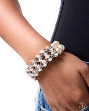 Load image into Gallery viewer, Paparazzi Prestigous Pearls - Gold
