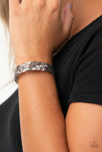 Load image into Gallery viewer, Paparazzi Its Getting HAUTE In Here - Black
